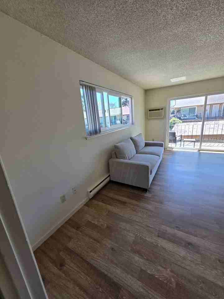 4047 Hamilton Ave Apt F7 #F7 - Photo 4 of 11