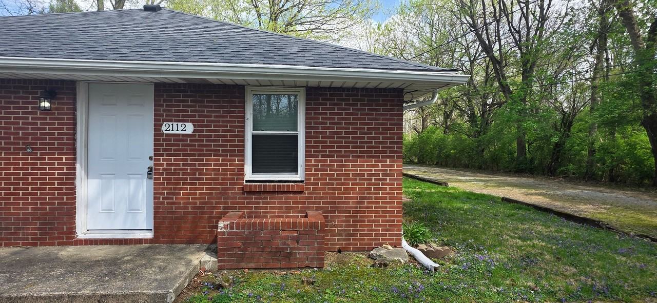 2112 S Rangeline Rd - Photo 2 of 10