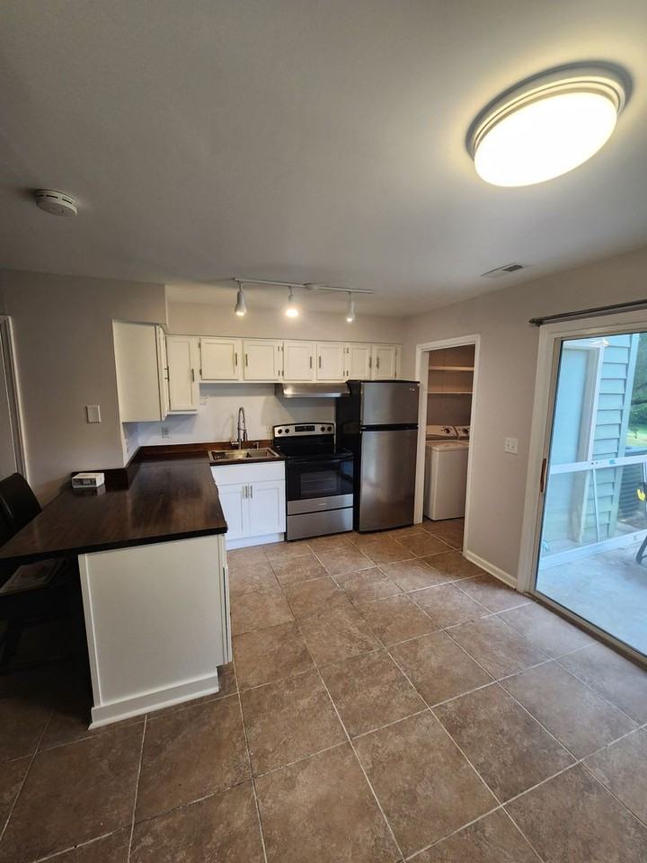 108 Chaucer Ct - Photo 4 of 13