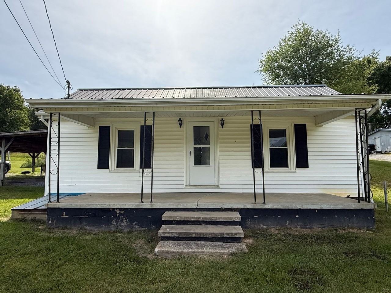 715 Chuckey Pike - Photo 2 of 13