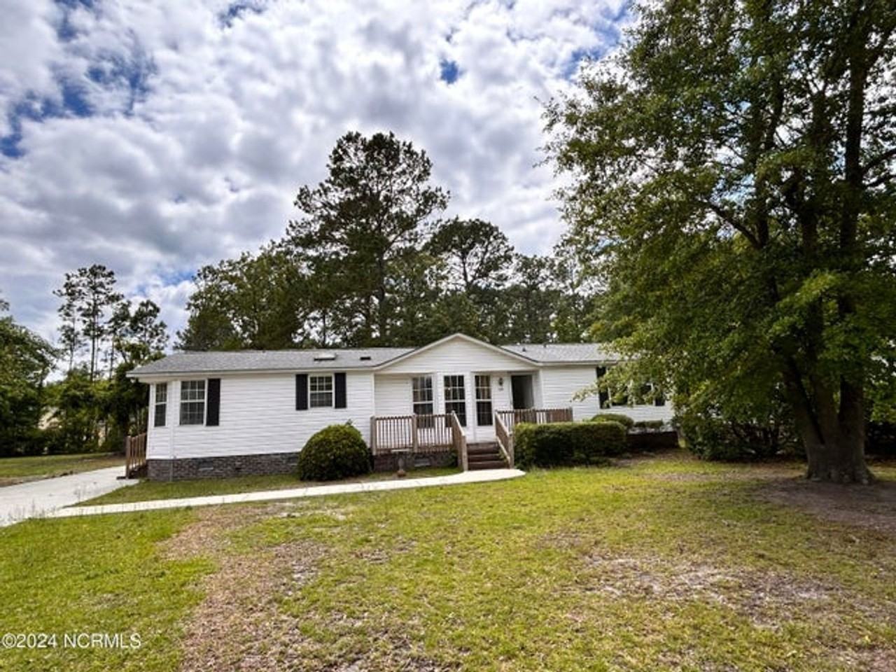 1075 Captains Ct - Photo 2 of 22