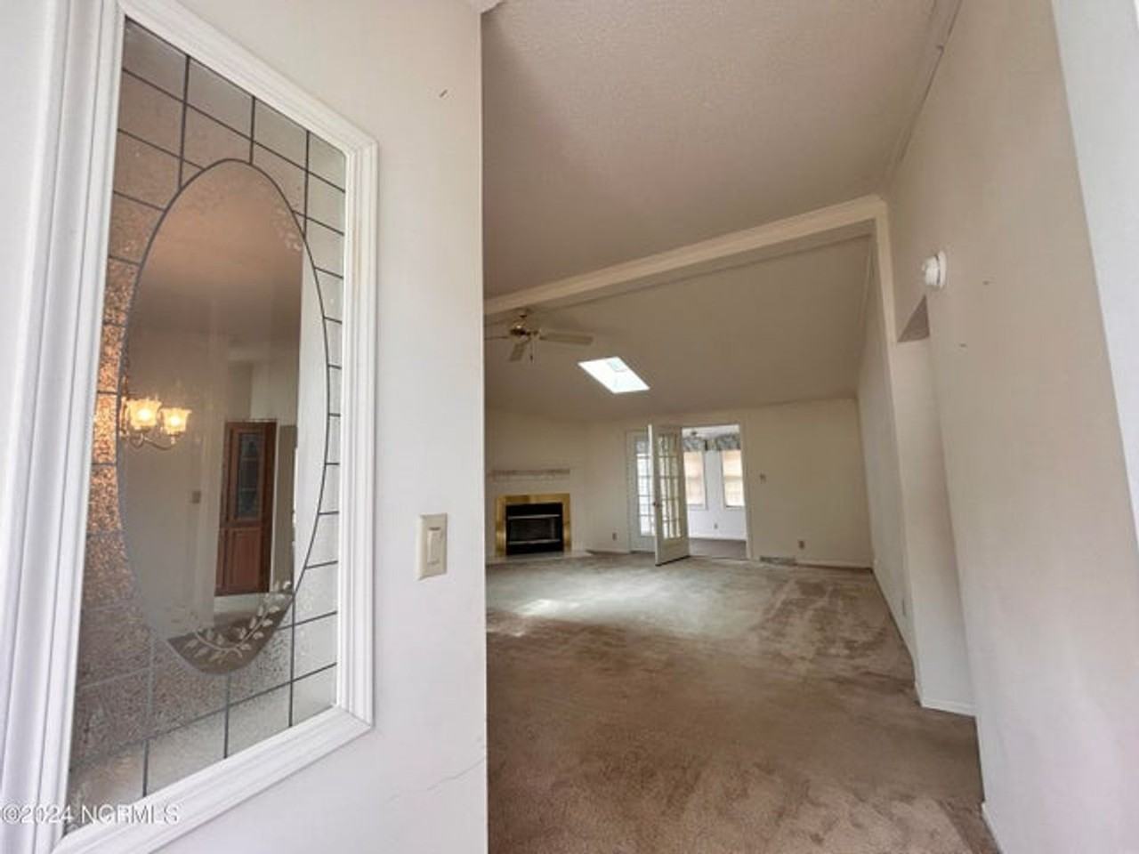 1075 Captains Ct - Photo 4 of 22