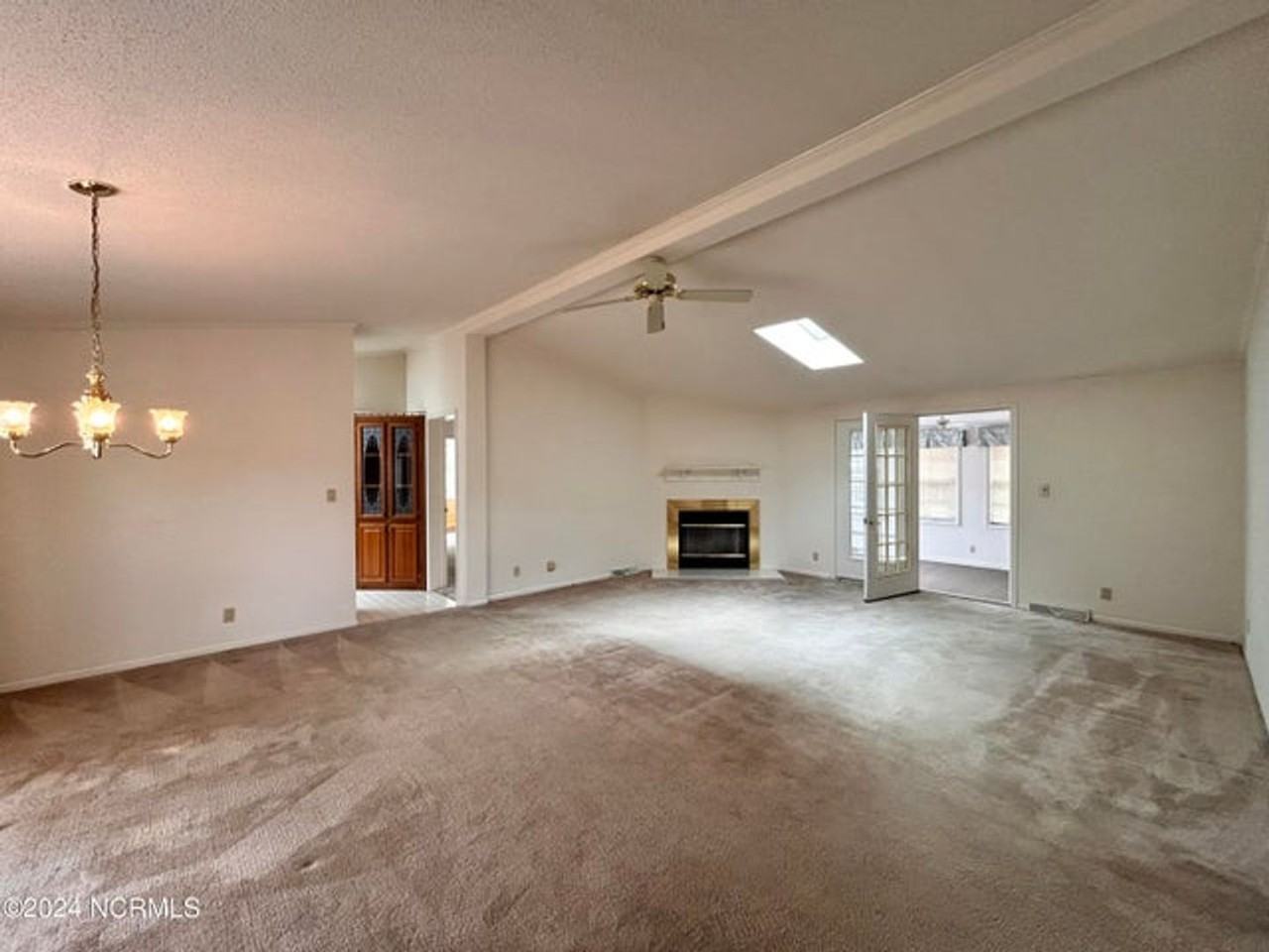 1075 Captains Ct - Photo 6 of 22