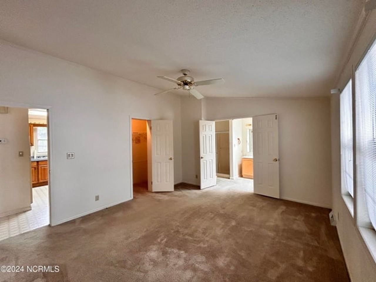 1075 Captains Ct - Photo 7 of 22