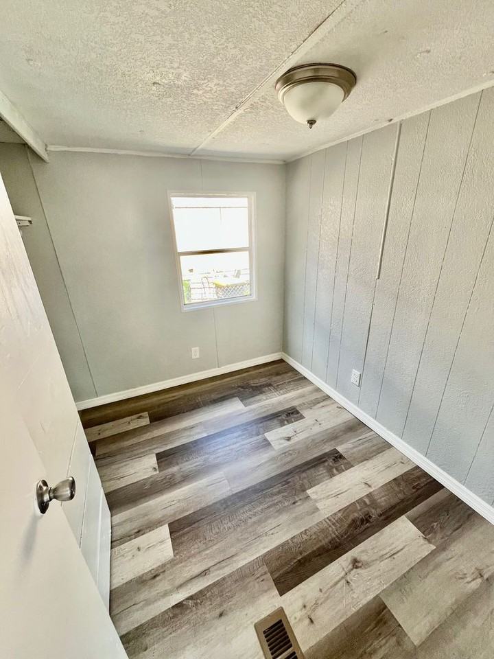 225 Adams St - Photo 4 of 7
