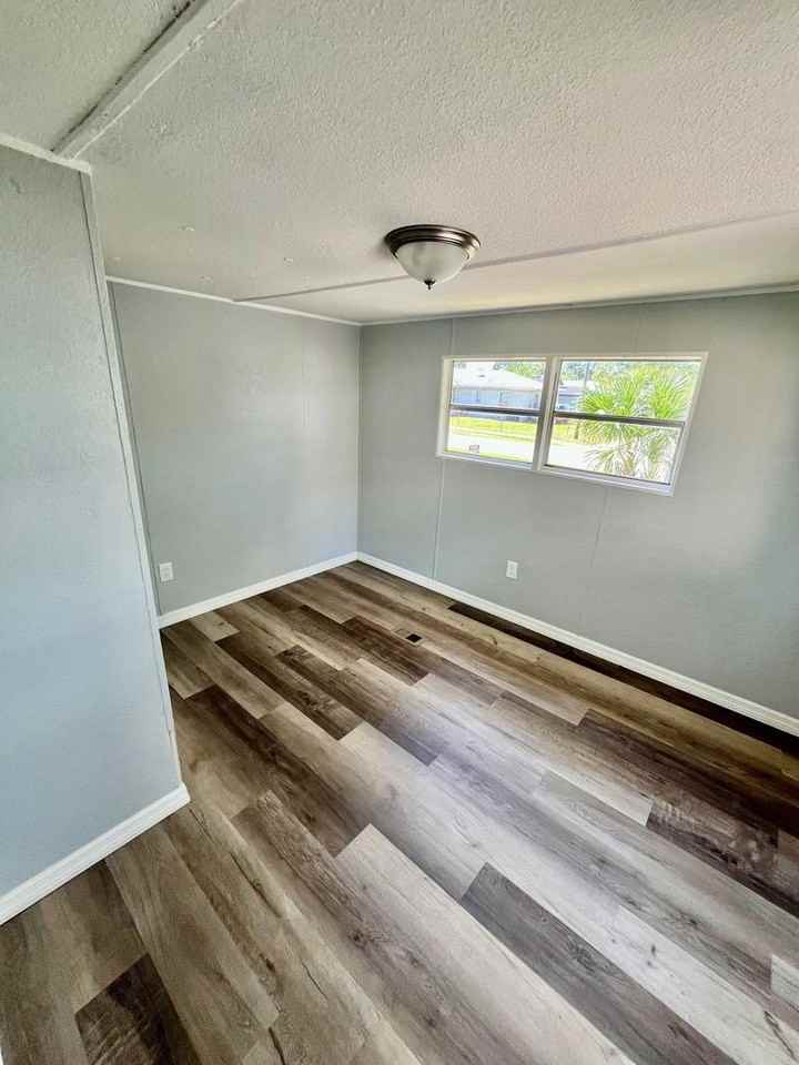 225 Adams St - Photo 6 of 7