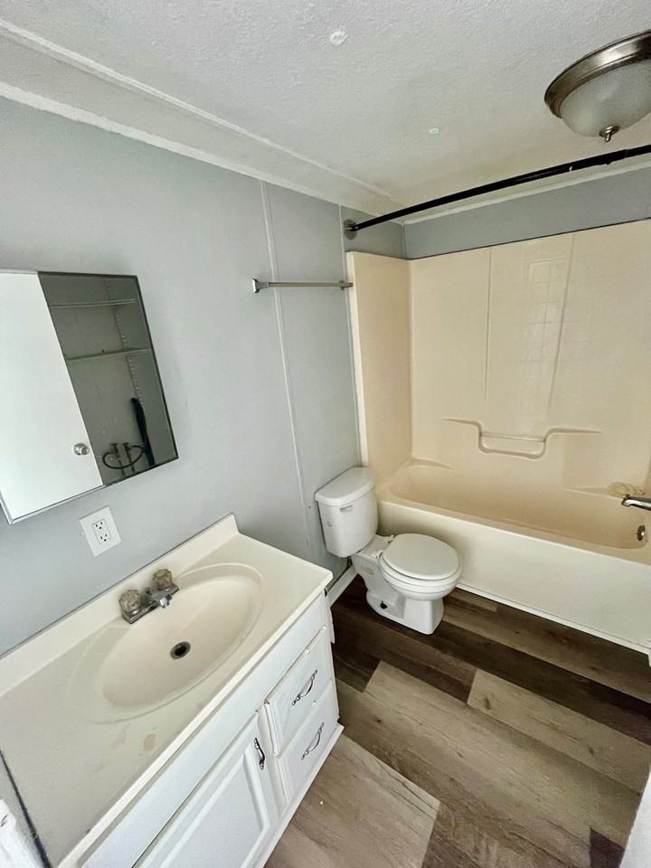 225 Adams St - Photo 7 of 7