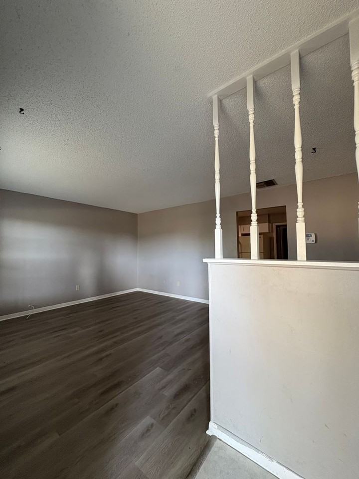2292 Menomonee Ct - Photo 2 of 8