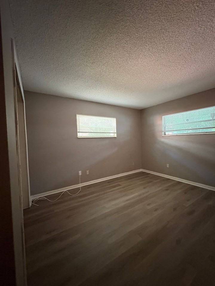 2292 Menomonee Ct - Photo 5 of 8