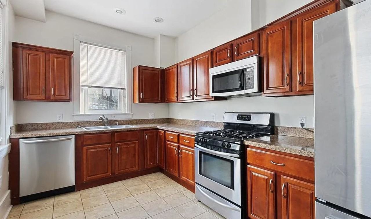 216 W Broadway - Photo 7 of 25