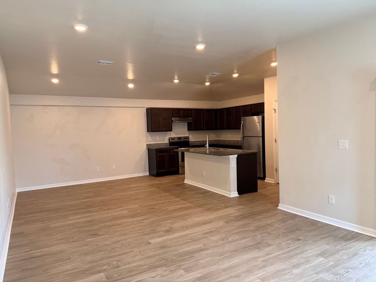 363 Greenbriar Blvd - Photo 3 of 19