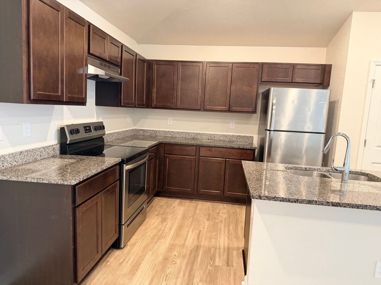 363 Greenbriar Blvd - Photo 4 of 19