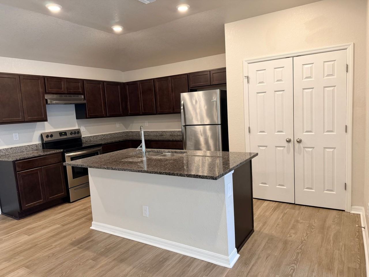 363 Greenbriar Blvd - Photo 5 of 19