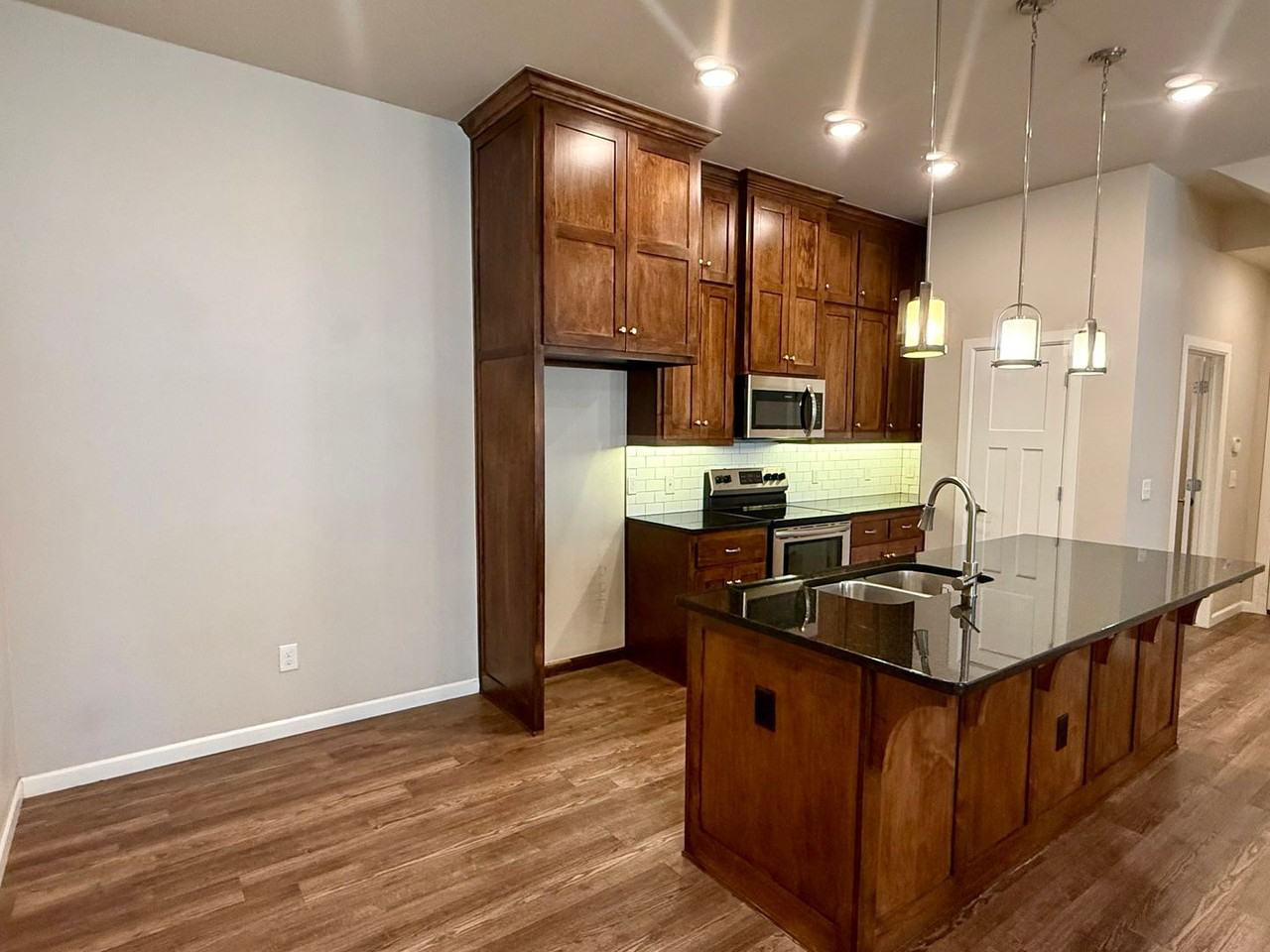 6501 Bentwood Villas Dr #B - Photo 4 of 21