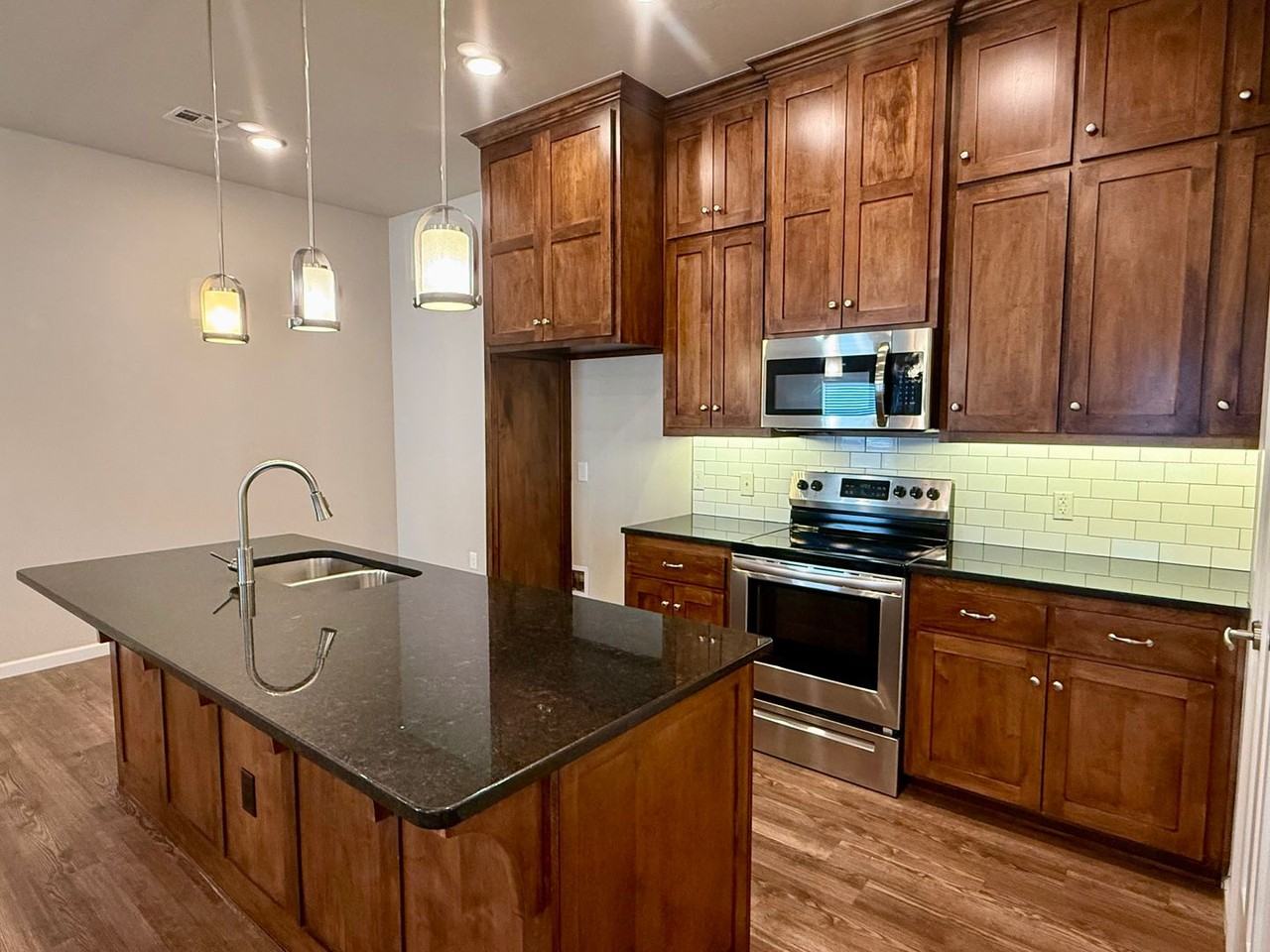 6501 Bentwood Villas Dr #B - Photo 6 of 21