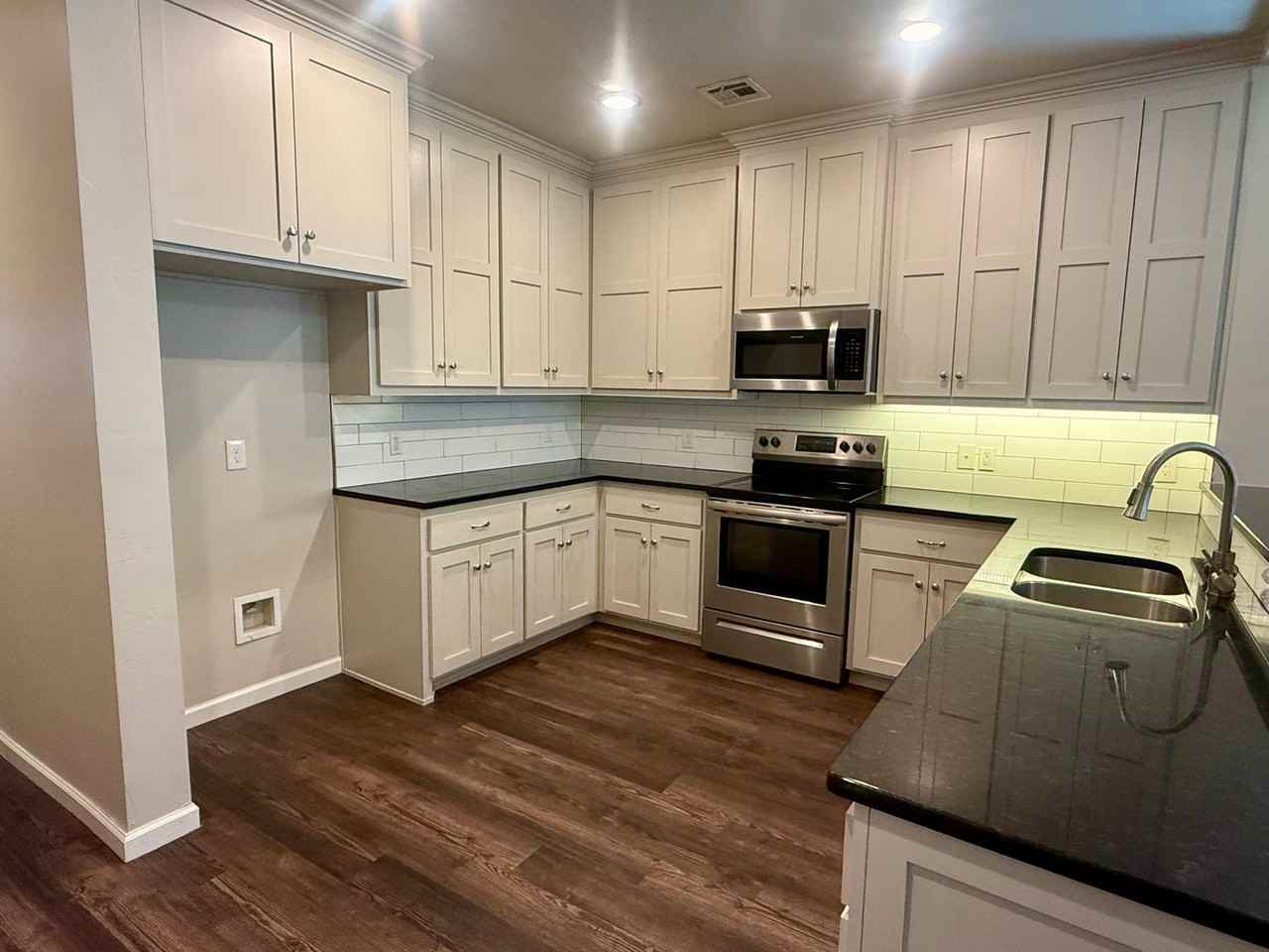 6509 Bentwood Villas Dr #B - Photo 4 of 14