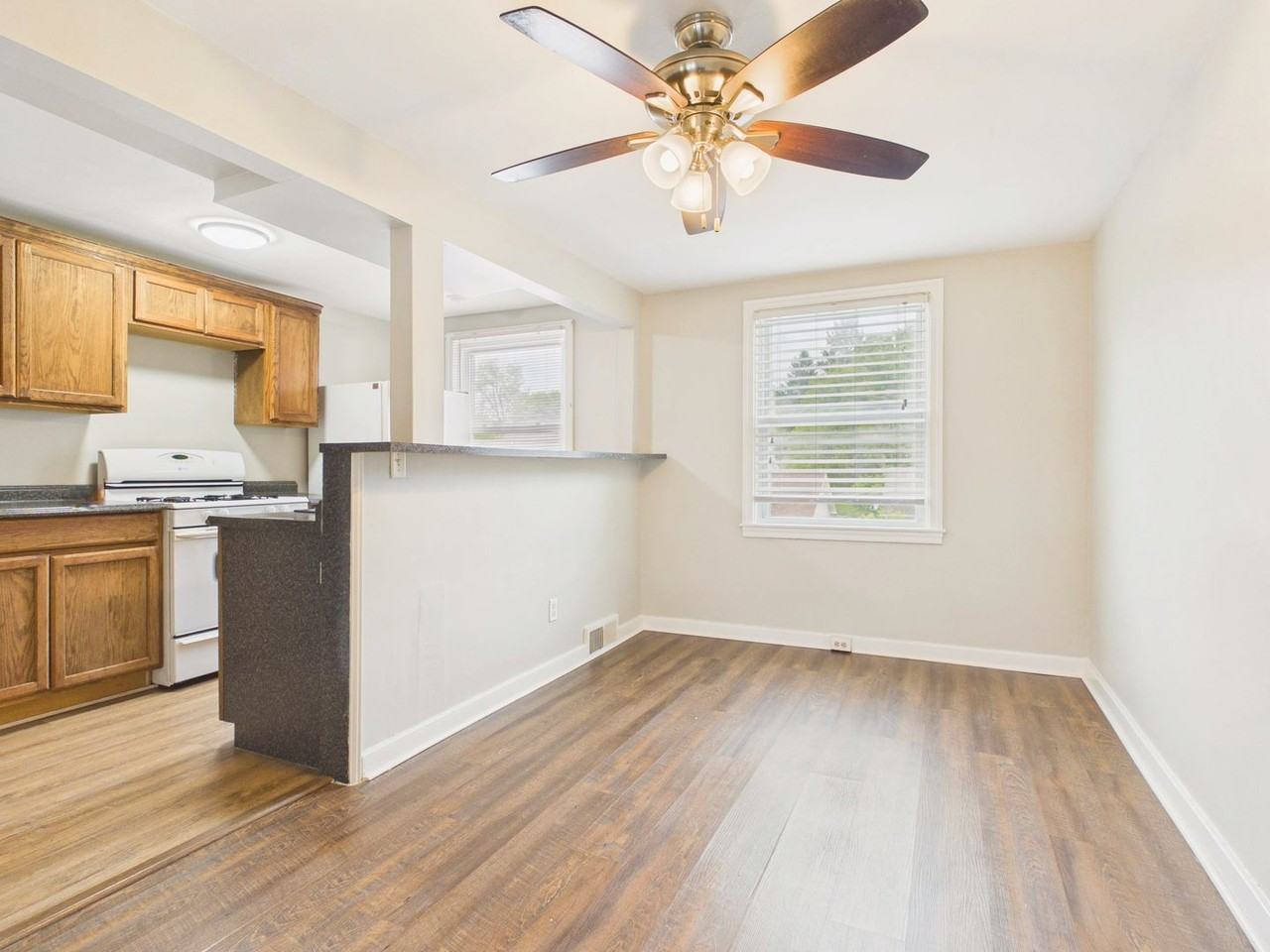 2410 Kensington St - Photo 2 of 23