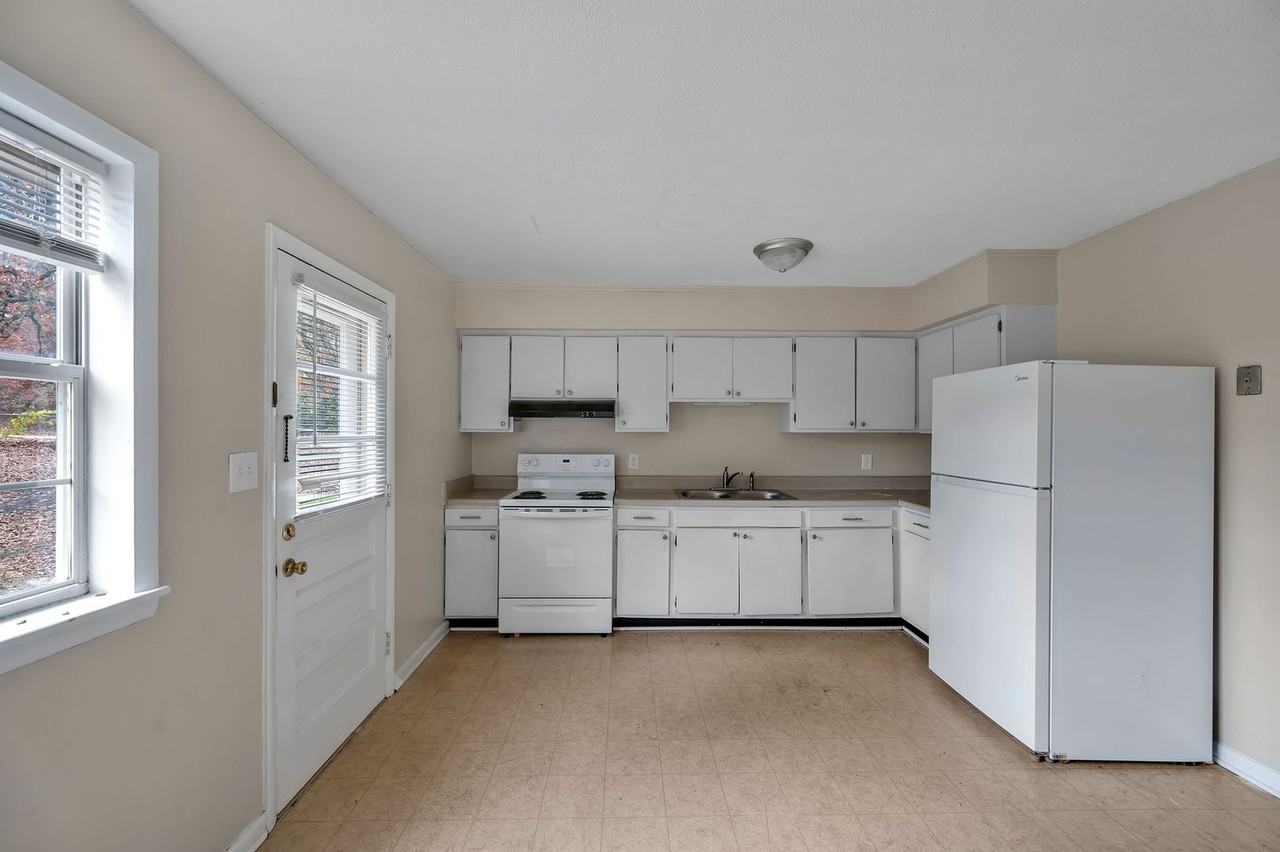 302 Law Rd Apt B - Photo 3 of 8