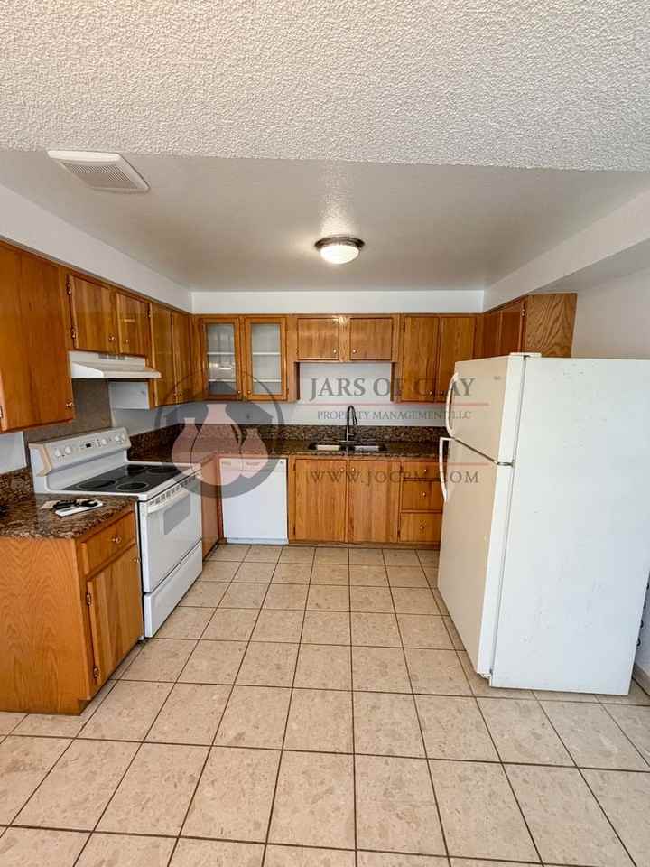 3370 Beacon Ct Ne - Photo 6 of 13