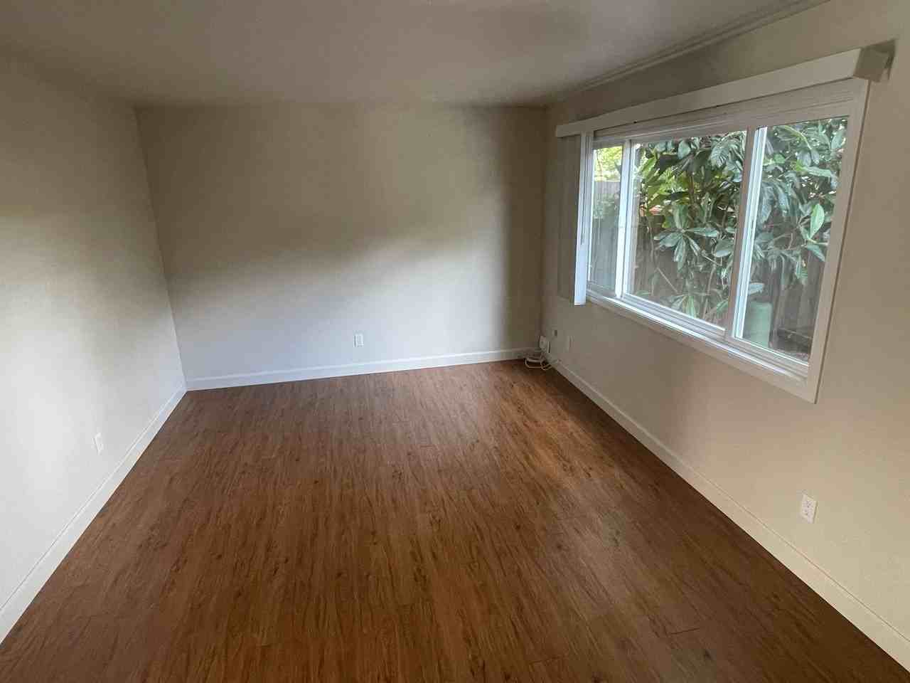 18218 Hale Ave - Photo 2 of 21