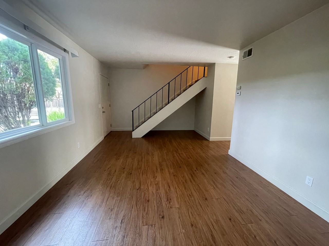 18218 Hale Ave - Photo 3 of 21