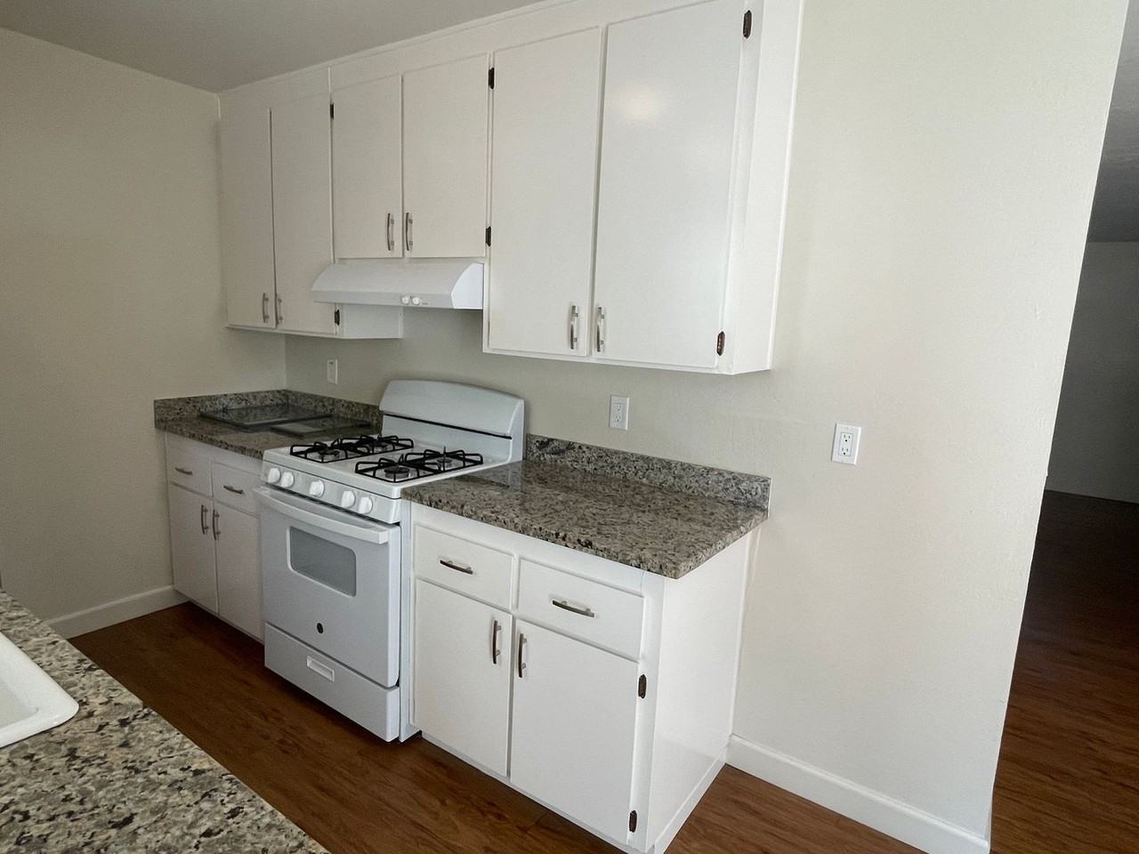 18218 Hale Ave - Photo 6 of 21