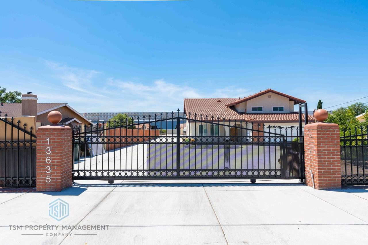 13635 Arrow Blvd - Photo 2 of 21