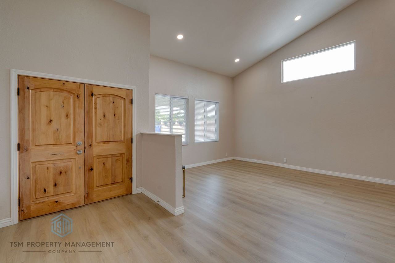 13635 Arrow Blvd - Photo 4 of 21