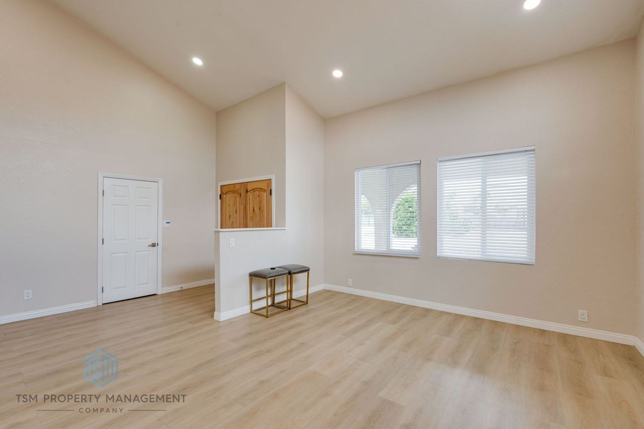 13635 Arrow Blvd - Photo 5 of 21