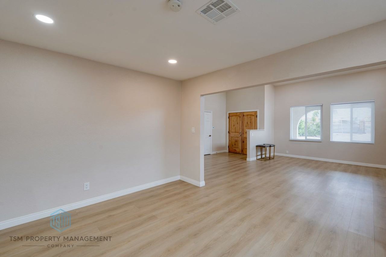 13635 Arrow Blvd - Photo 6 of 21