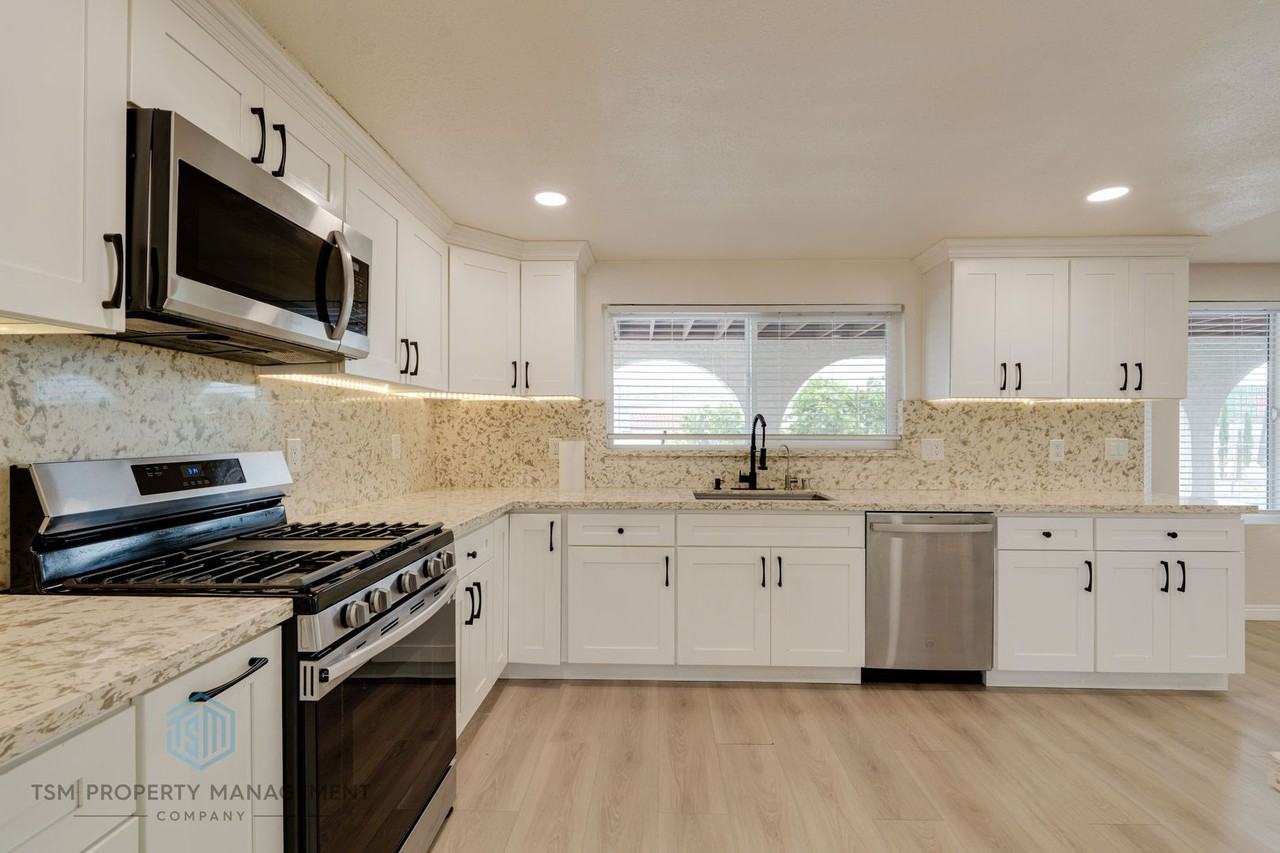 13635 Arrow Blvd - Photo 7 of 21
