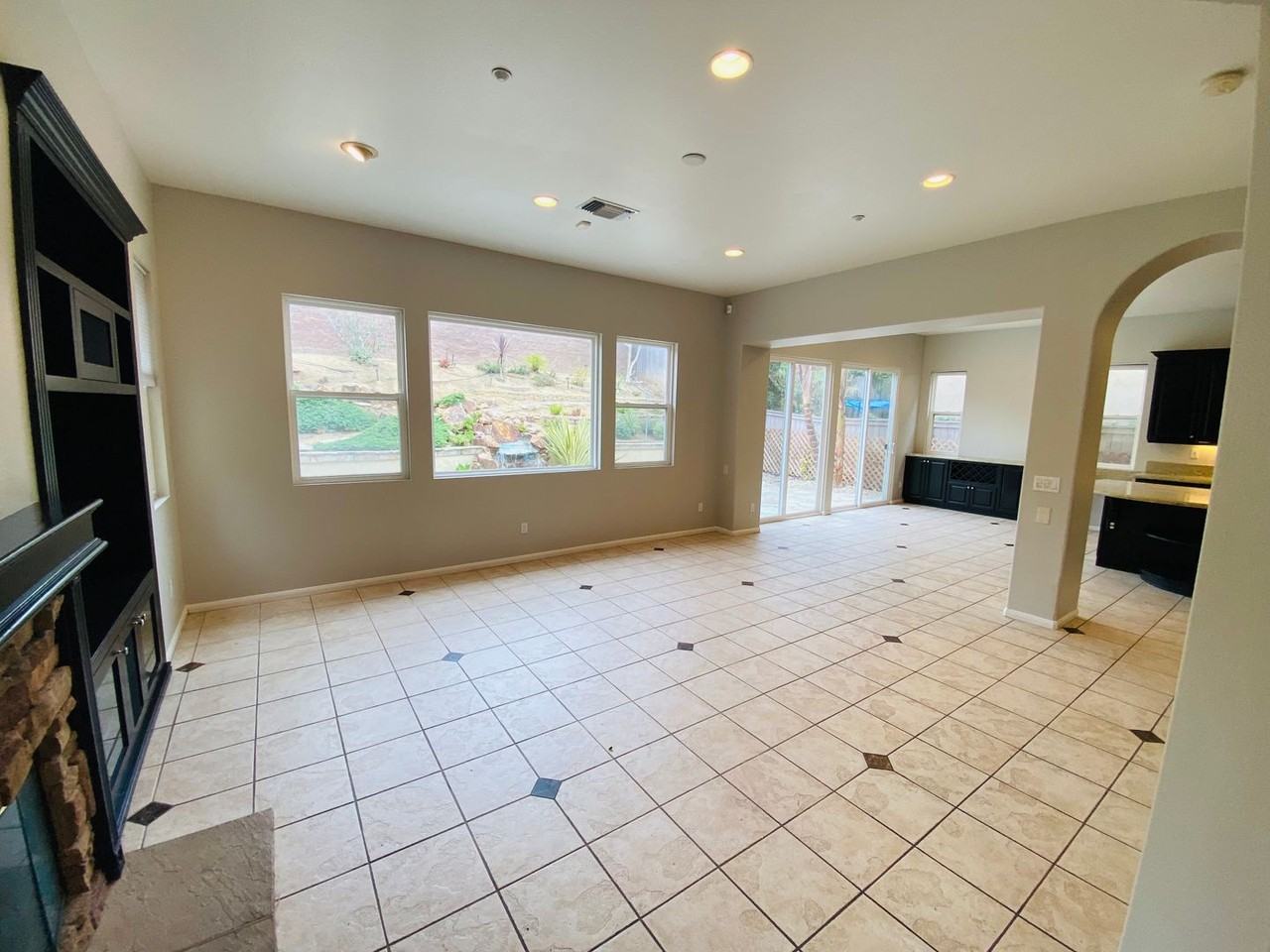 1162 Alexandra Ln - Photo 4 of 29