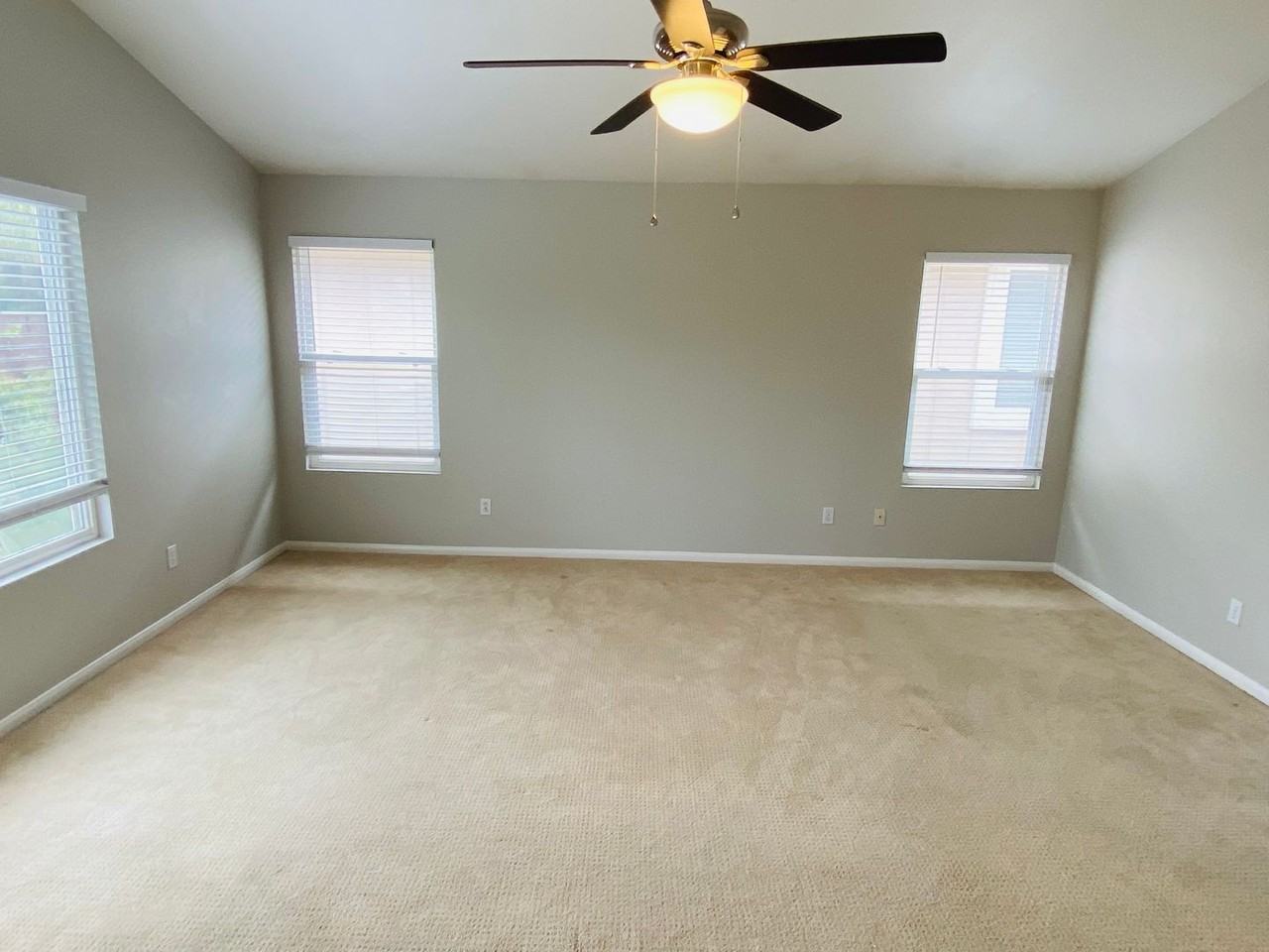 1162 Alexandra Ln - Photo 5 of 29
