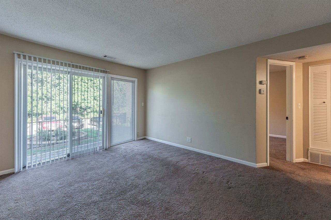 2807 Pembroke Ln - Photo 2 of 17