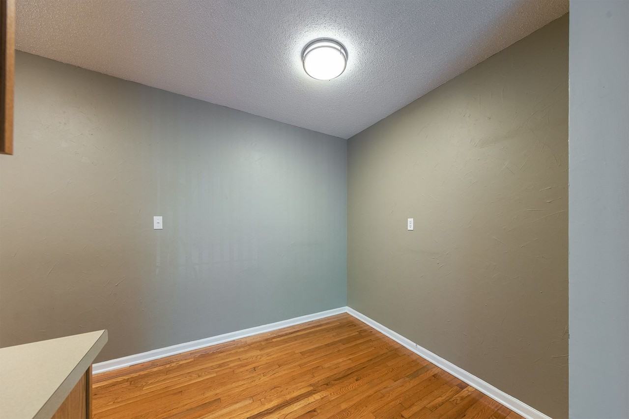 2807 Pembroke Ln - Photo 4 of 17