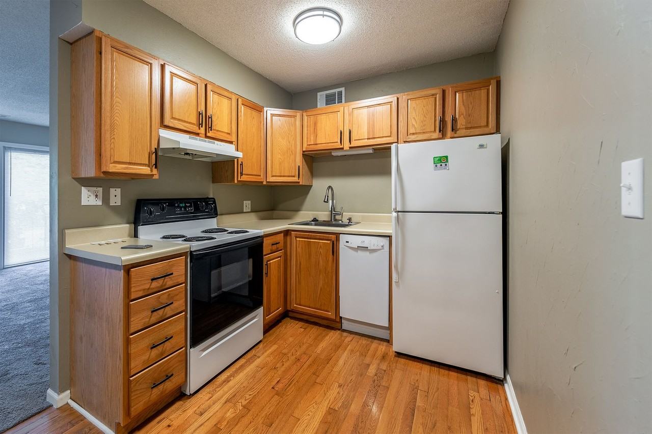 2807 Pembroke Ln - Photo 5 of 17