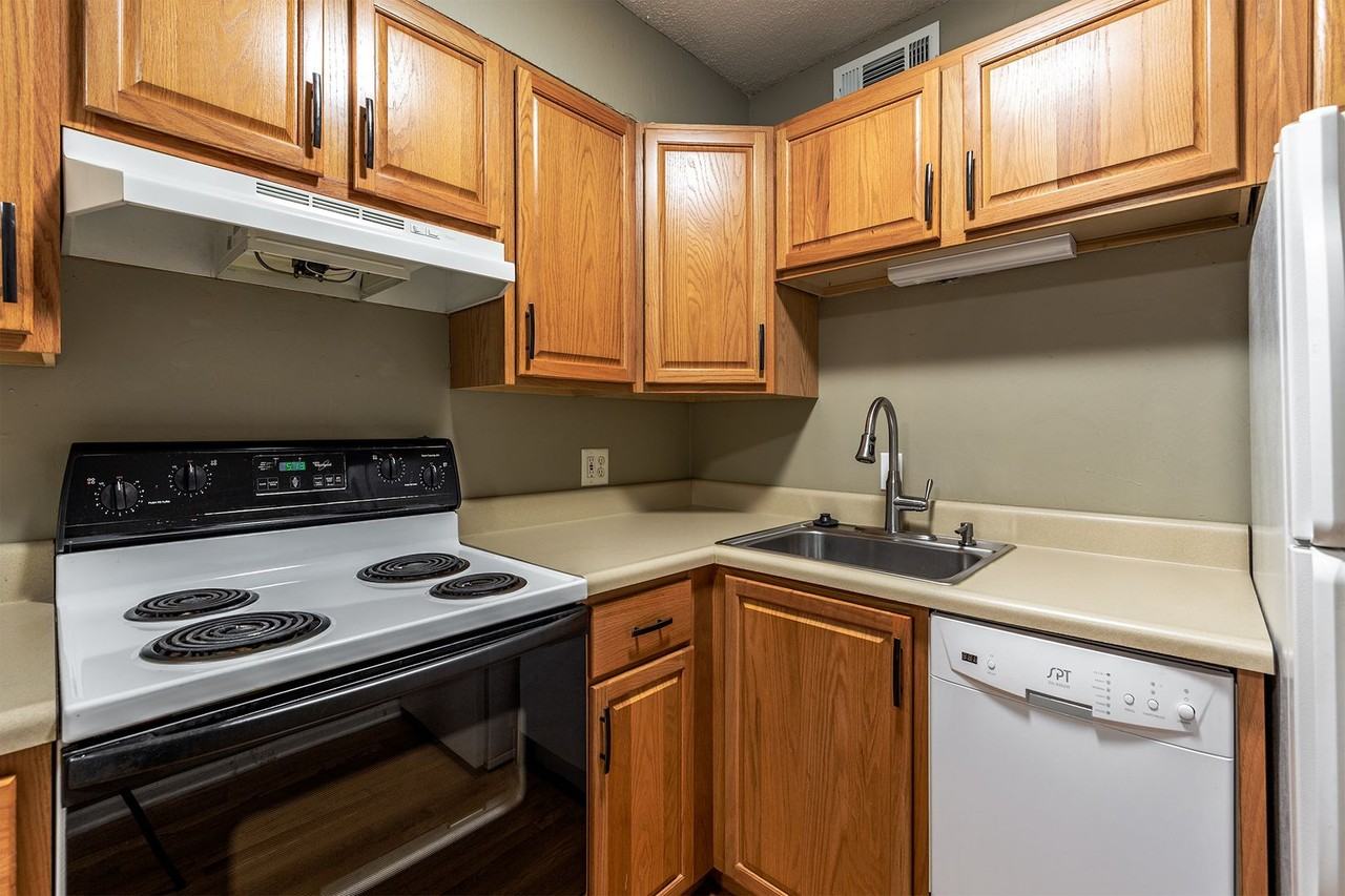 2807 Pembroke Ln - Photo 6 of 17