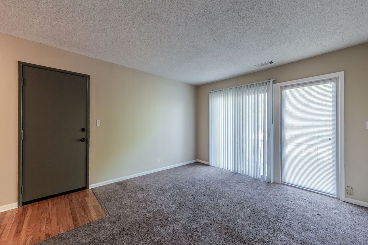 2807 Pembroke Ln - Photo 7 of 17