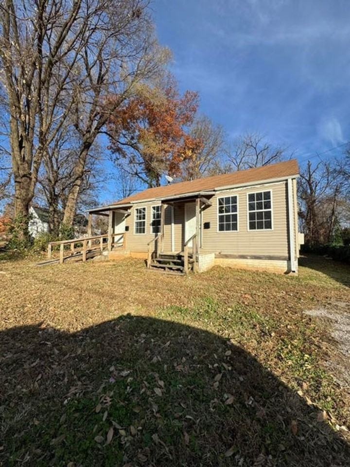 1722 N Fremont Ave - Photo 2 of 13