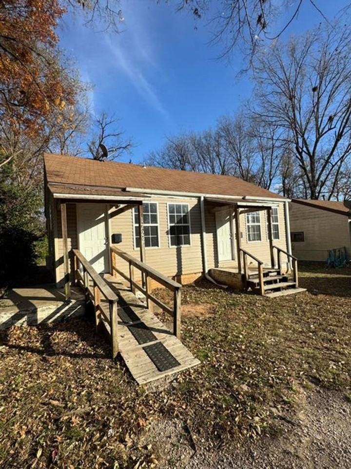 1722 N Fremont Ave - Photo 3 of 13