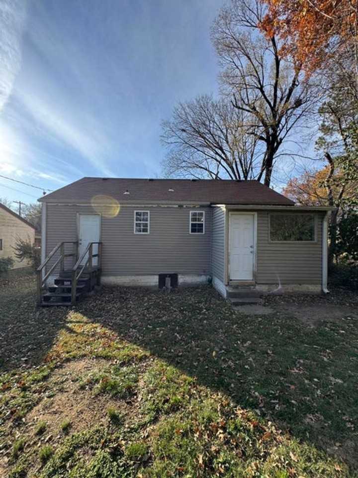 1722 N Fremont Ave - Photo 4 of 13