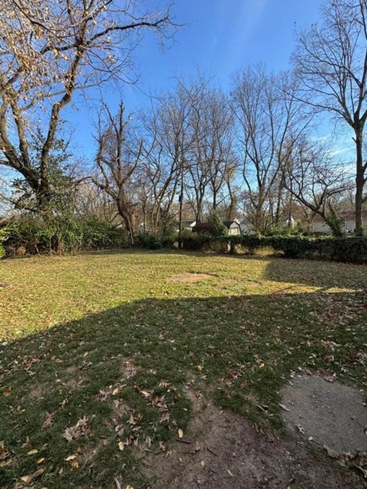 1722 N Fremont Ave - Photo 6 of 13