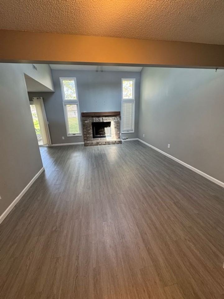 7045 Thamesford Dr - Photo 2 of 9