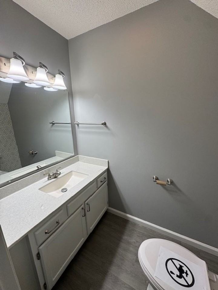 7045 Thamesford Dr - Photo 5 of 9
