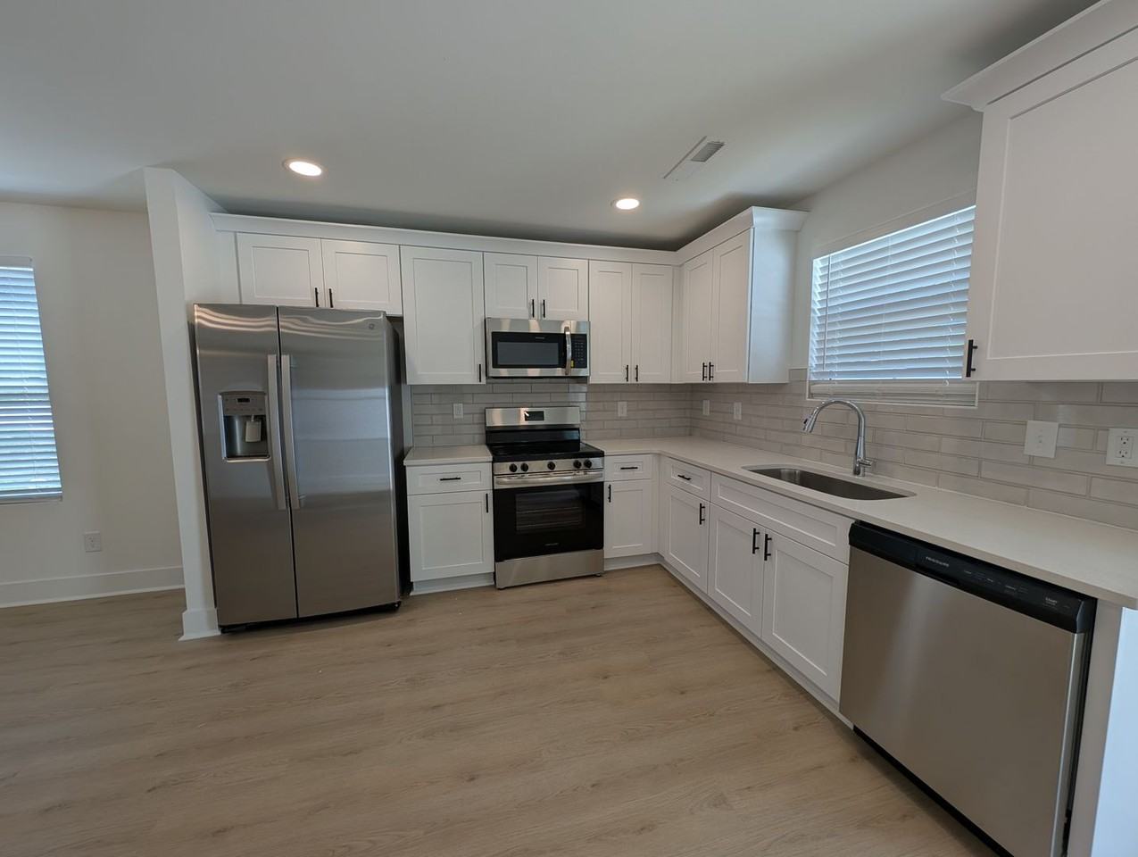1413 Arden Ave - Photo 3 of 25