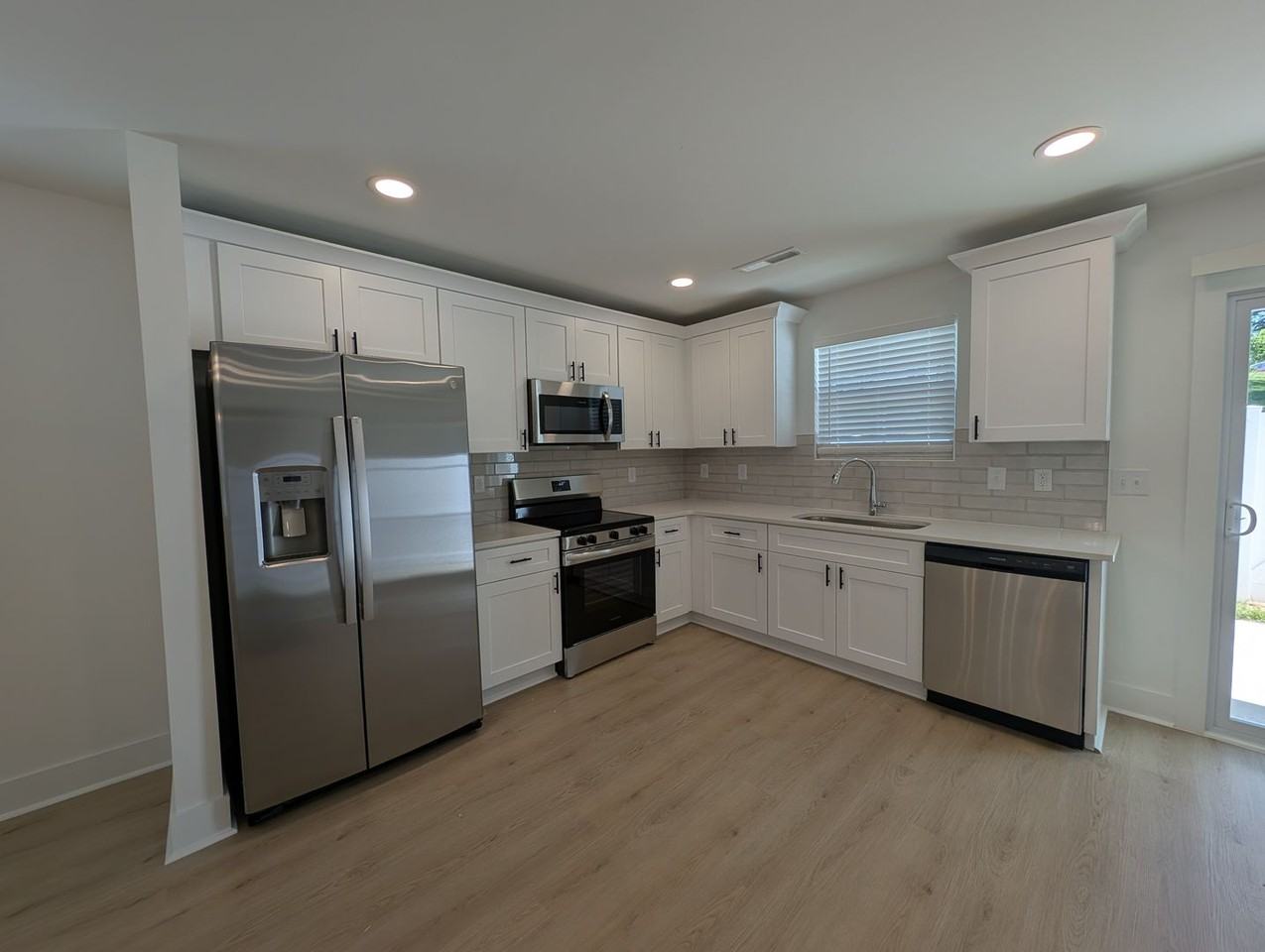 1413 Arden Ave - Photo 5 of 25
