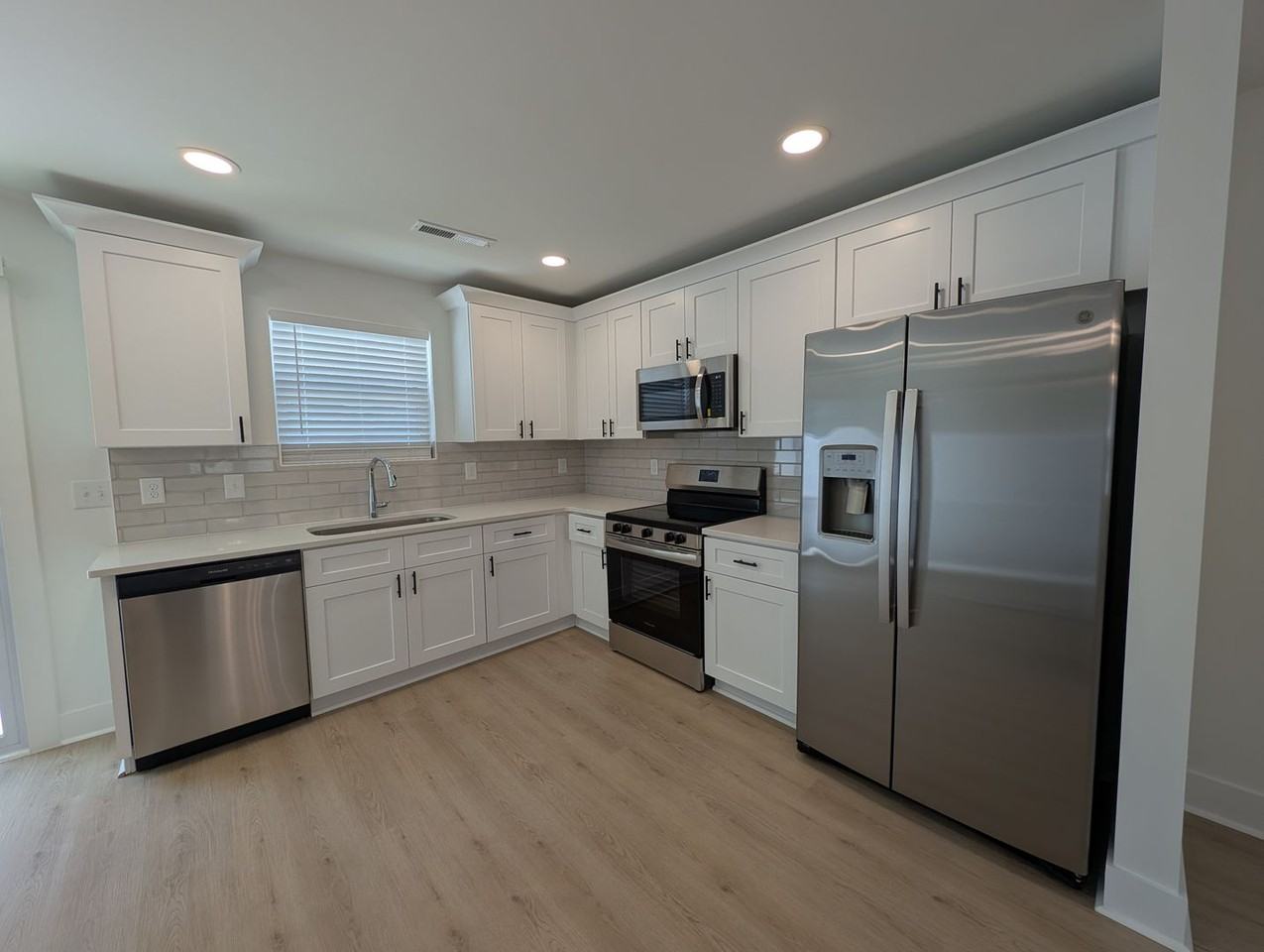 1415 Arden Ave - Photo 2 of 25