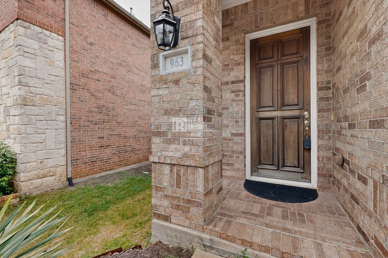 963 Cougar Dr - Photo 6 of 49