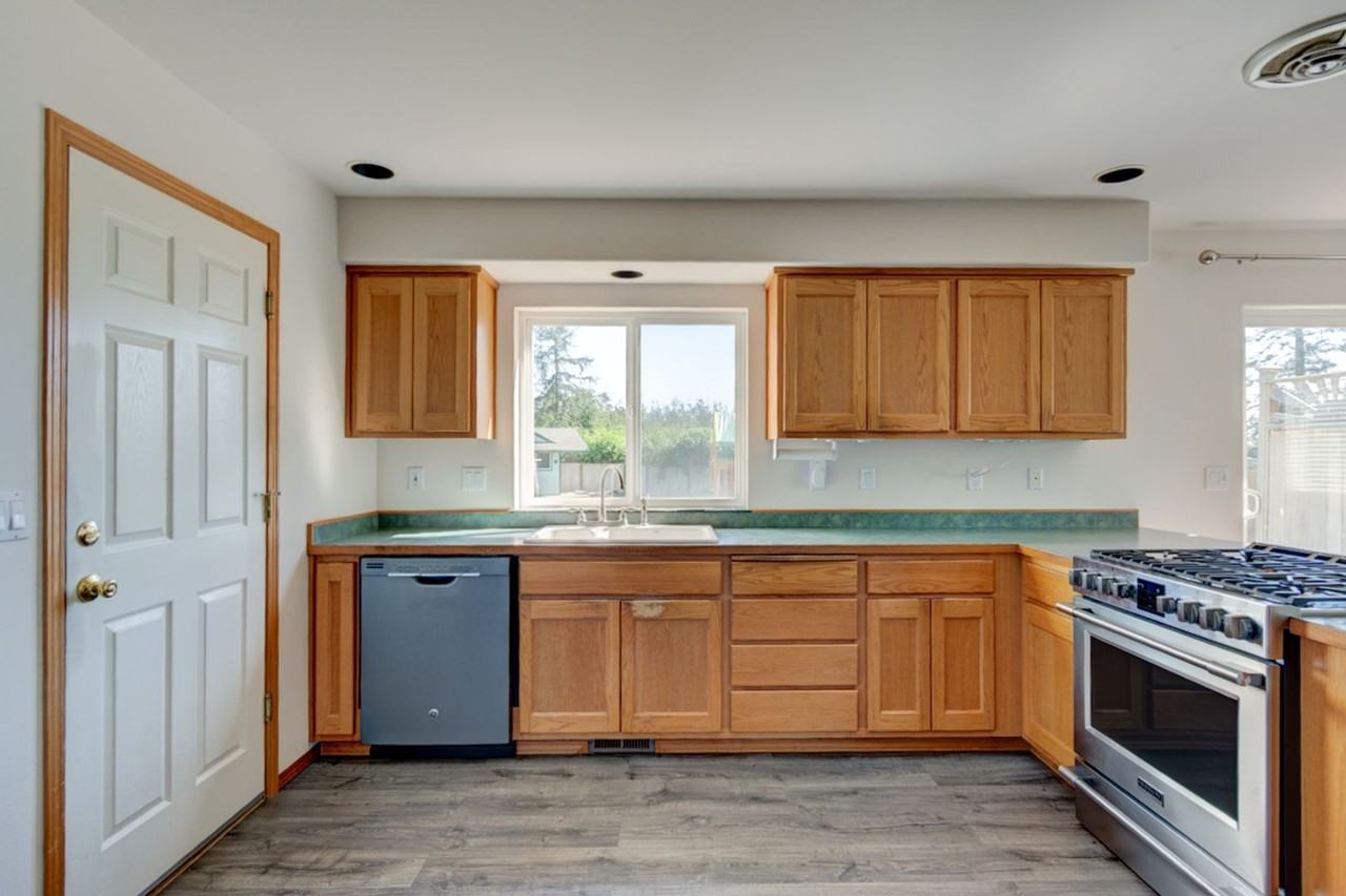 1436 Admirals Dr - Photo 2 of 27