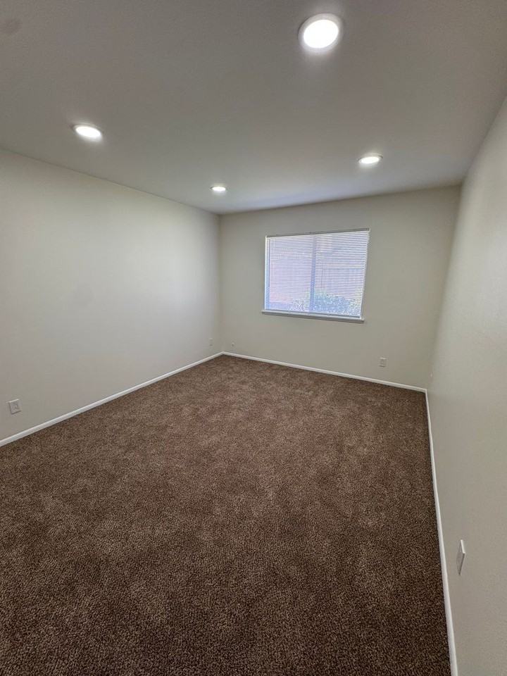1727 Loma Dr - Photo 6 of 22